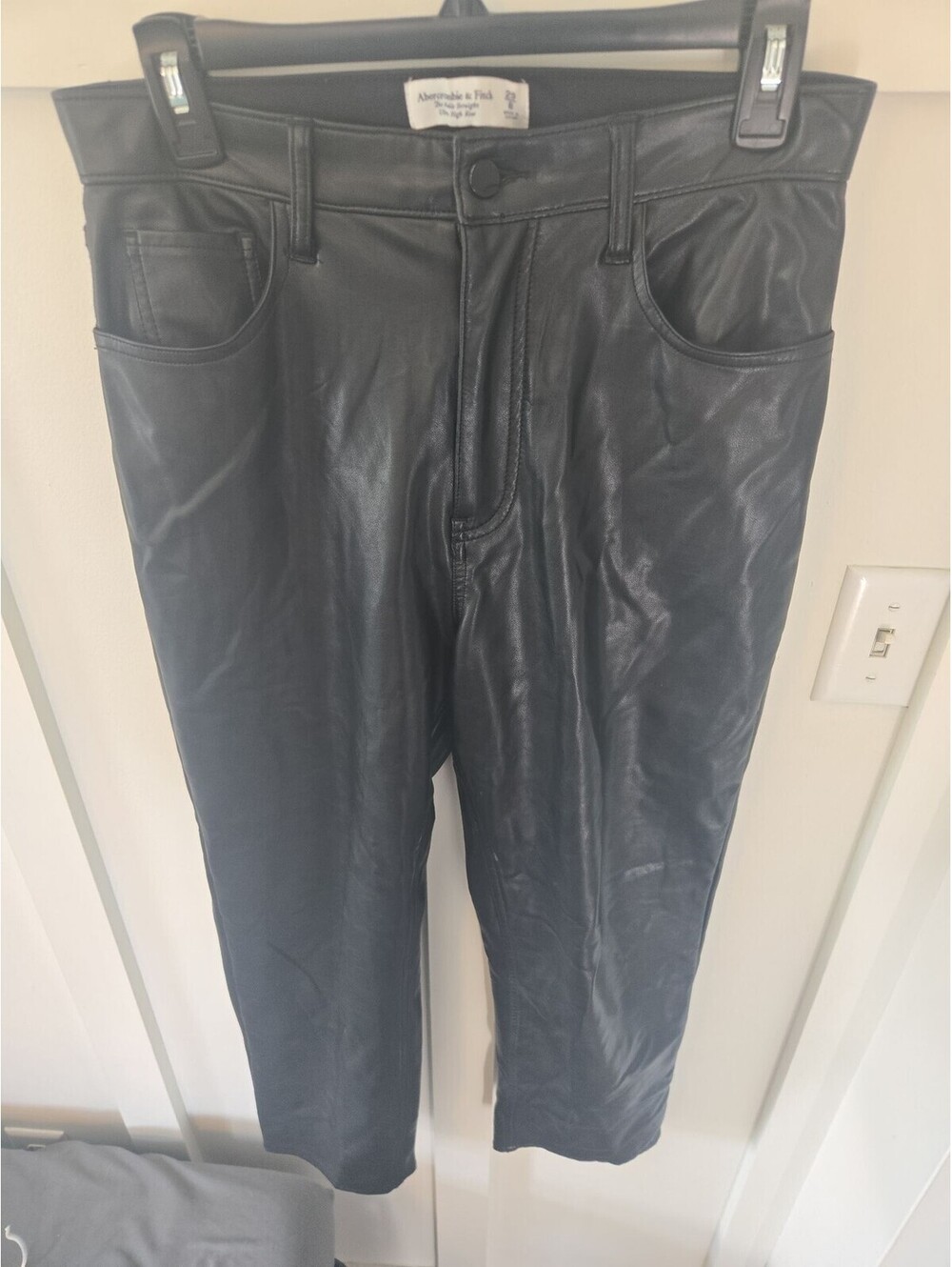 Abercrombie & Fitch Ultra High Rise Ankle Straight Vegan Leather Pants Size 29/8